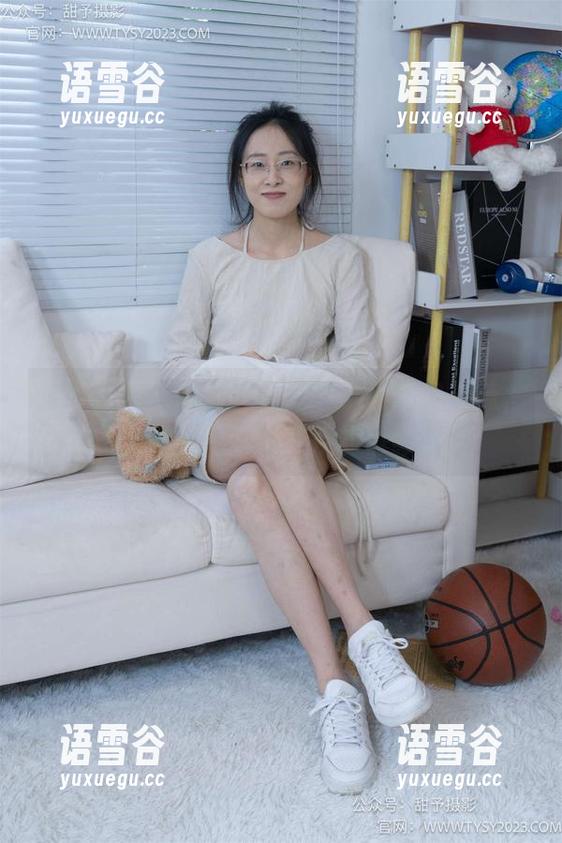 甜予摄影 - 高清传送门：小狸的白棉袜，让人想下载留存的倩影
