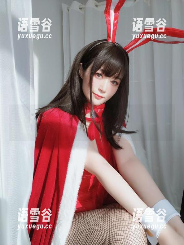 白银81和朵拉轰龙少女的组合，最近这本写真集分享，火到不行！