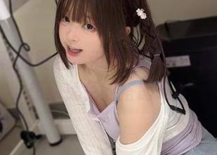 神沢永莉的黄色吊带睡衣写真图册，你能想象兔兔的搭配吗？