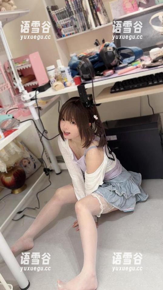 神沢永莉的黄色吊带睡衣写真图册，你能想象兔兔的搭配吗？