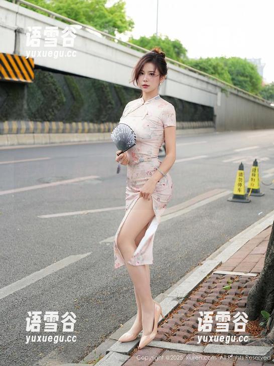 秀人网-Carol周妍希 秀人网 - 最新图包来啦!Carol周妍希的职业装,不知不觉又想换一身。