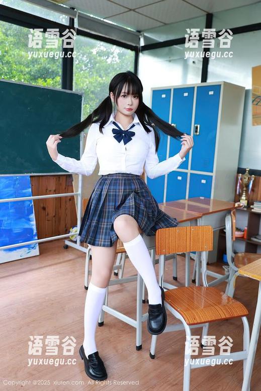 秀人网 - Carol周妍希图包：内衣的“非必要”美学