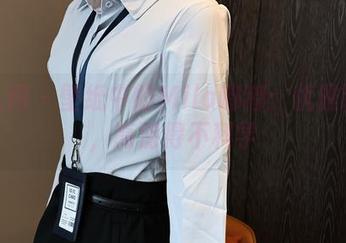 秀人网 – 壁纸中的Mila嘟嘟：优雅制服，高清得不科学