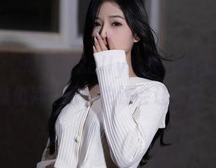 秀人网 – 周于希Sally的天台战役，写真合集值得一看，也许会让你思考。