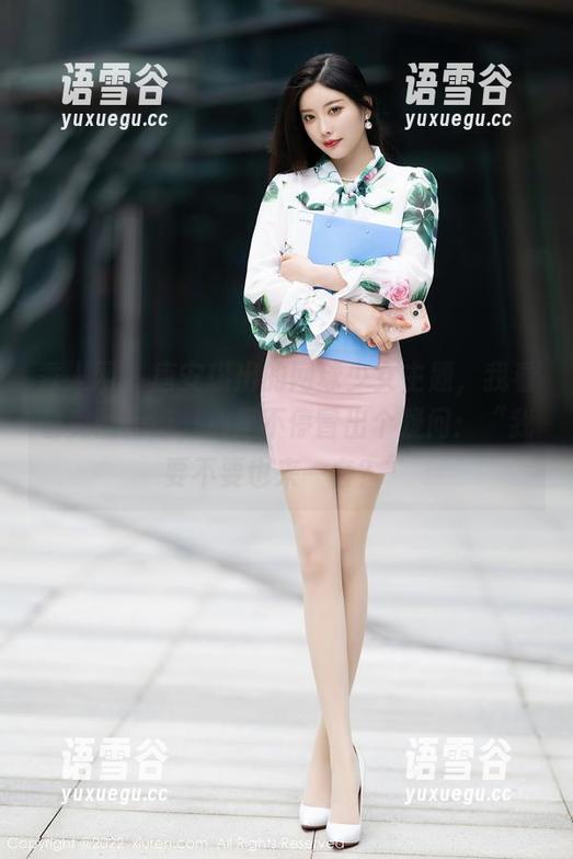 秀人网 - 唐安琪出的网球少女主题，我看着美图精选，心里不停冒出个疑问：“我要不要也来一套？”