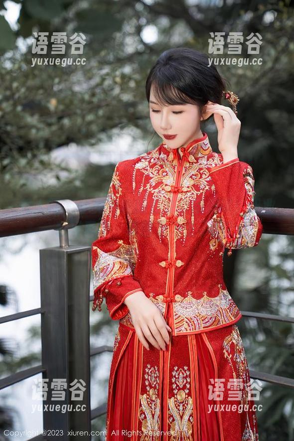 秀人网 - 小兔纯纯的办公室新演绎：职业装写真集，原图里发生了啥？
