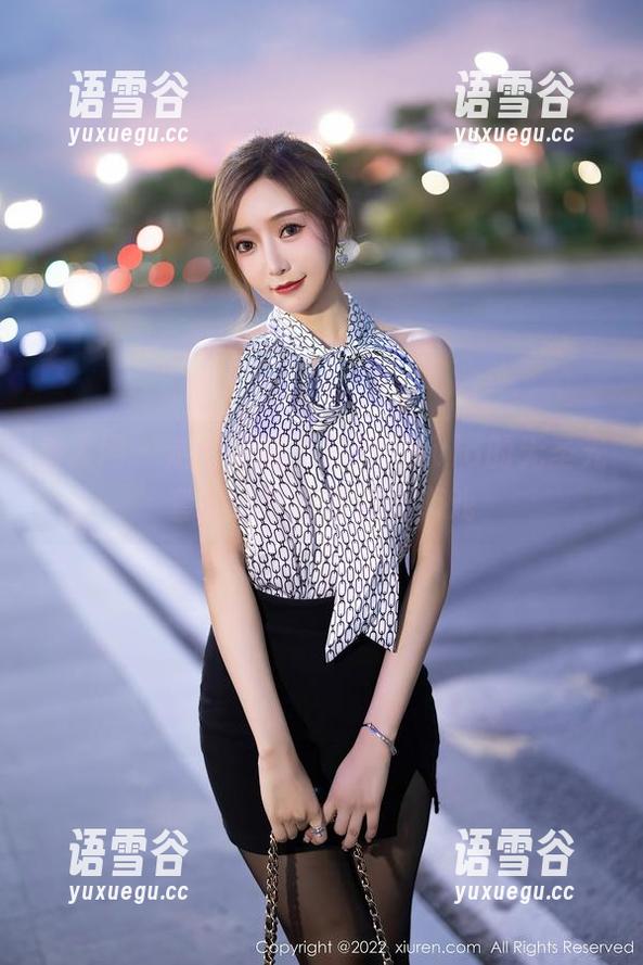 秀人网 - 走出框框，易阳Silvia的无圣光套图带你玩转视觉游戏