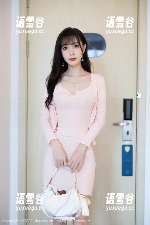 秀人网 - 美腿的不归路：林文文yooki的写真资源，你会想停留在这里很久吗？