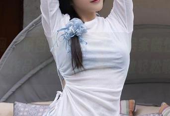 秀人网 – 原图里的田冰冰，居家随性又自在，作品好像在提醒我：放轻松啊。