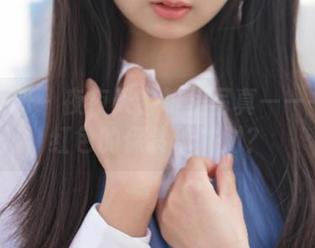 稚乖画册 – 夜夜天台粉裙写真——一场粉红色的保龄球派对？