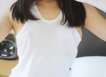 美媛馆 – 潘娇娇的校服照触动我了，原图里藏着不一样的风情，资源简单却耐看！
