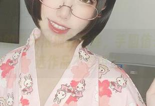 把泳池的夏天浓缩在图库，芋圆侑子的精选作品不容错过