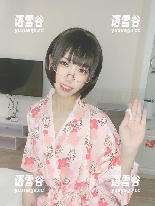 把泳池的夏天浓缩在图库，芋圆侑子的精选作品不容错过