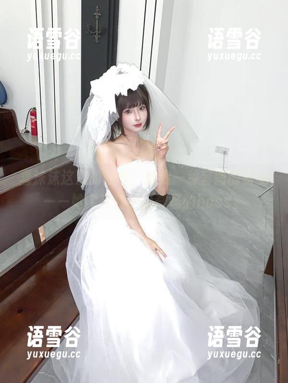 蠢沫沫这次的新作，给我一种套图的错觉——她实在是个挺奇怪的boss。