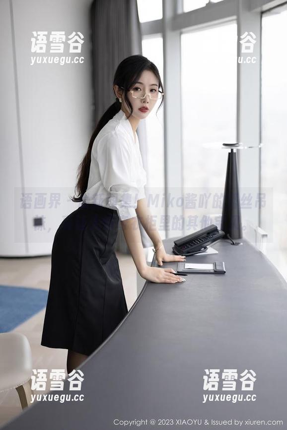 语画界-Miko酱吖 语画界 - 最新图集!Miko酱吖的蕾丝吊袜,真让人好奇衣柜里的其他宝贝。