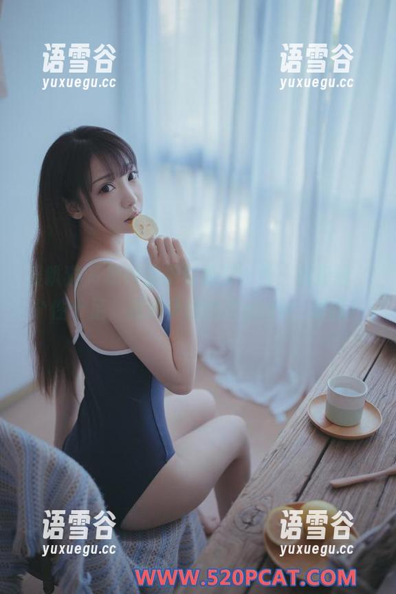 轰趴猫 - 原图里折射的艾小青：裤里丝，个性十足，我要学她的摆pose，哈哈！