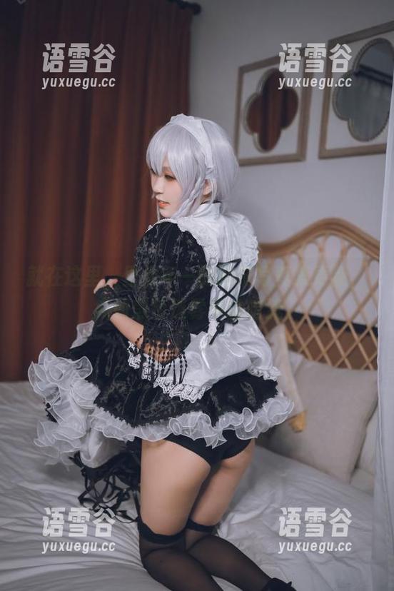 就在这里，里见年一的网袜写真集更新，宛如黑色迷雾中的暗流。