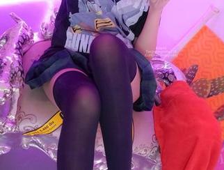 最新图包！铭铭kizami又推出跌破想象的丝袜，期待你的眼光。