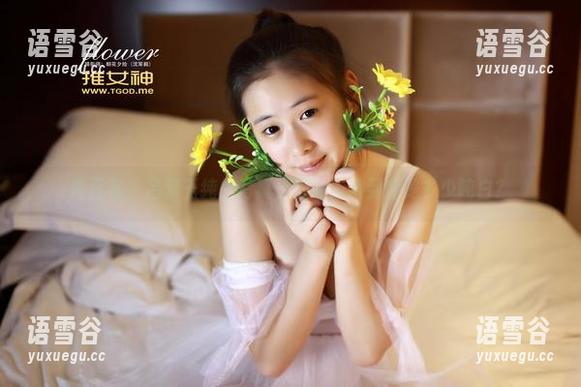 青豆客 - 吕梦玉纯白写真，想知道她到底是多少吨白？