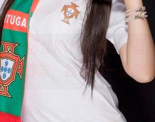 青豆客 – 施忆佳Kitty酱的比基尼更新：从海滩到沙发，我只差一份外卖了！