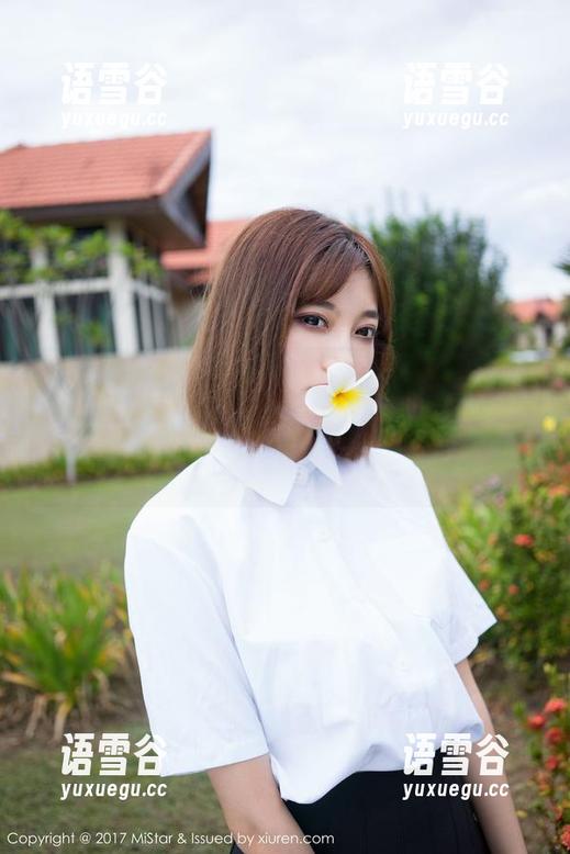 魅妍社 - 面对Abby李雅白衬衫的图片，我只想说，衣服好的时候根本不需要‘露’！