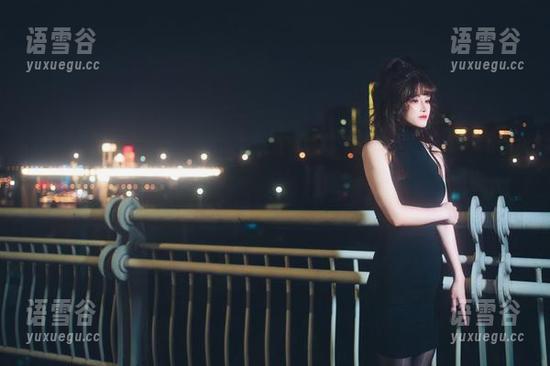 只见鹿八岁baby在旅拍，原图不信就来瞧瞧！这脸和背景，谁更抢镜？