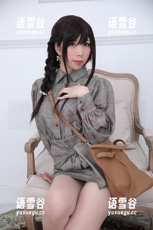 鹿野希的连衣裙时刻，无圣光？没关系，美图自有风采摇曳
